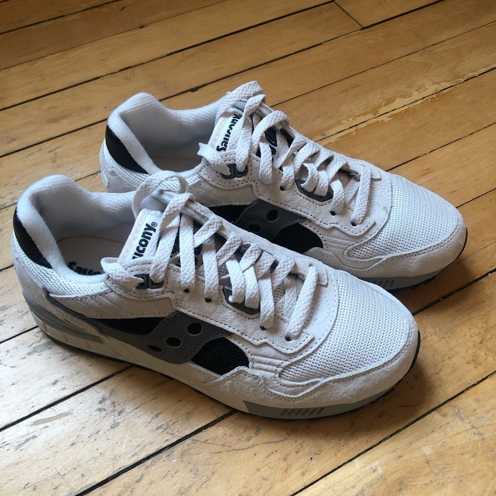 BRAND NEW Saucony 5000 shoes